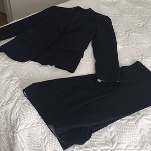 Theory navy suit ✨